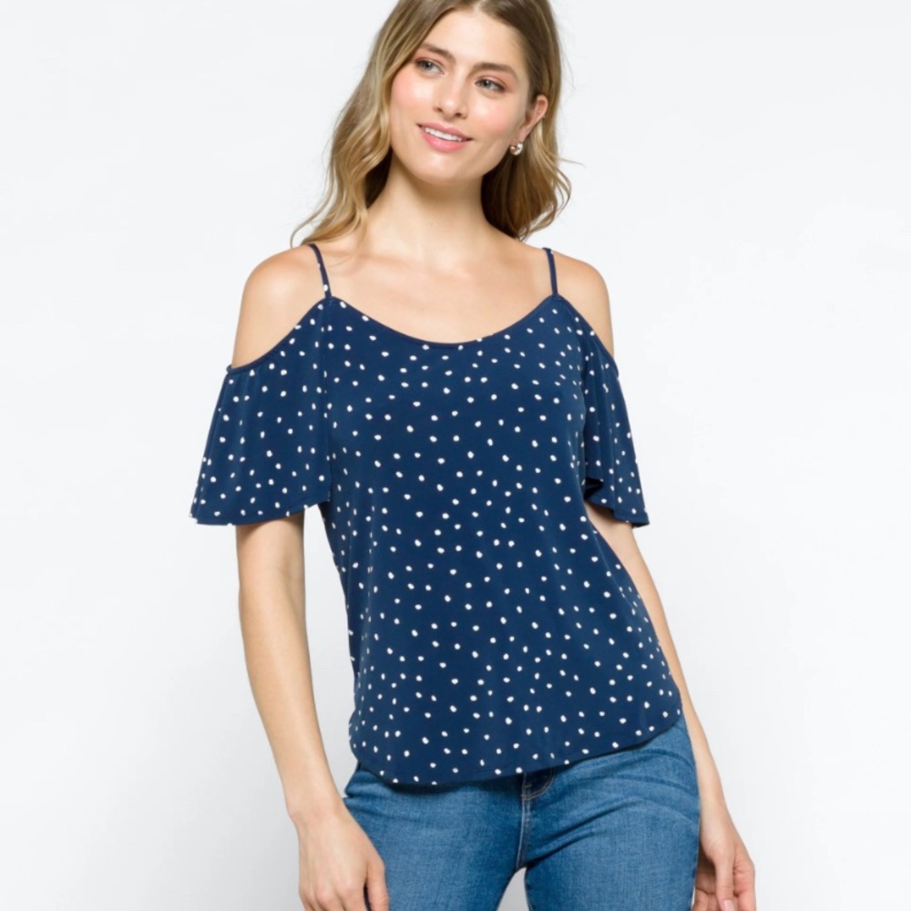 PEEKABOO SHOULDER TOP